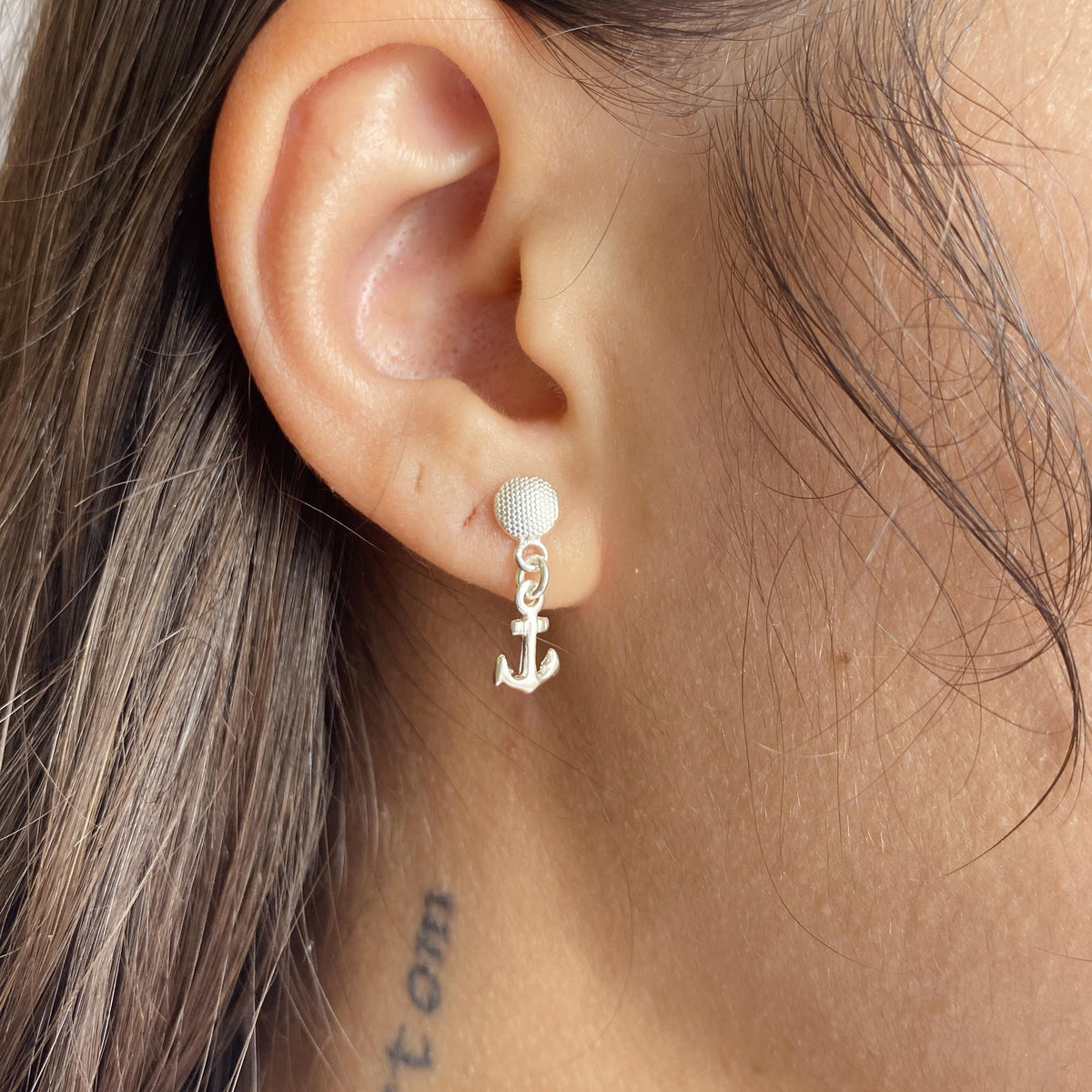 Brinco Âncora Pendurada