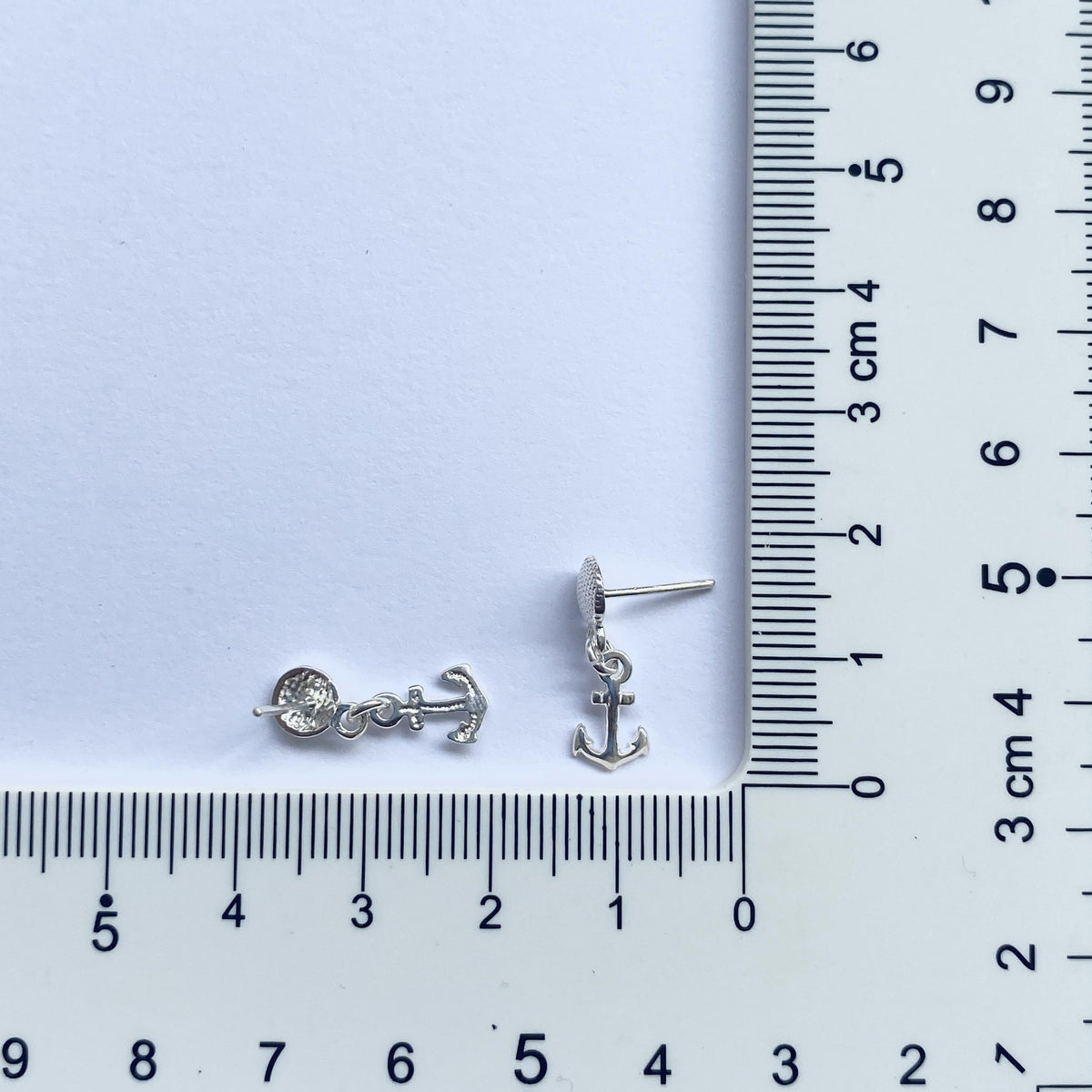 Brinco Âncora Pendurada