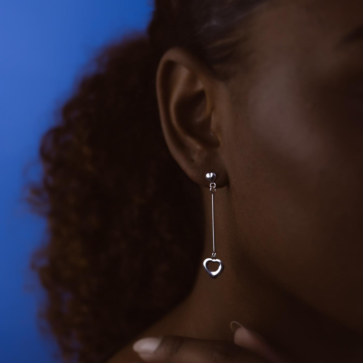 Brinco Fio e Coração Vazado